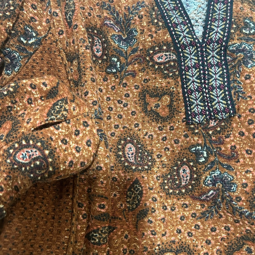 Anthropologie DR2 Waffle Knit Embroidered Paisley size L thumb hole - Picture 5 of 5
